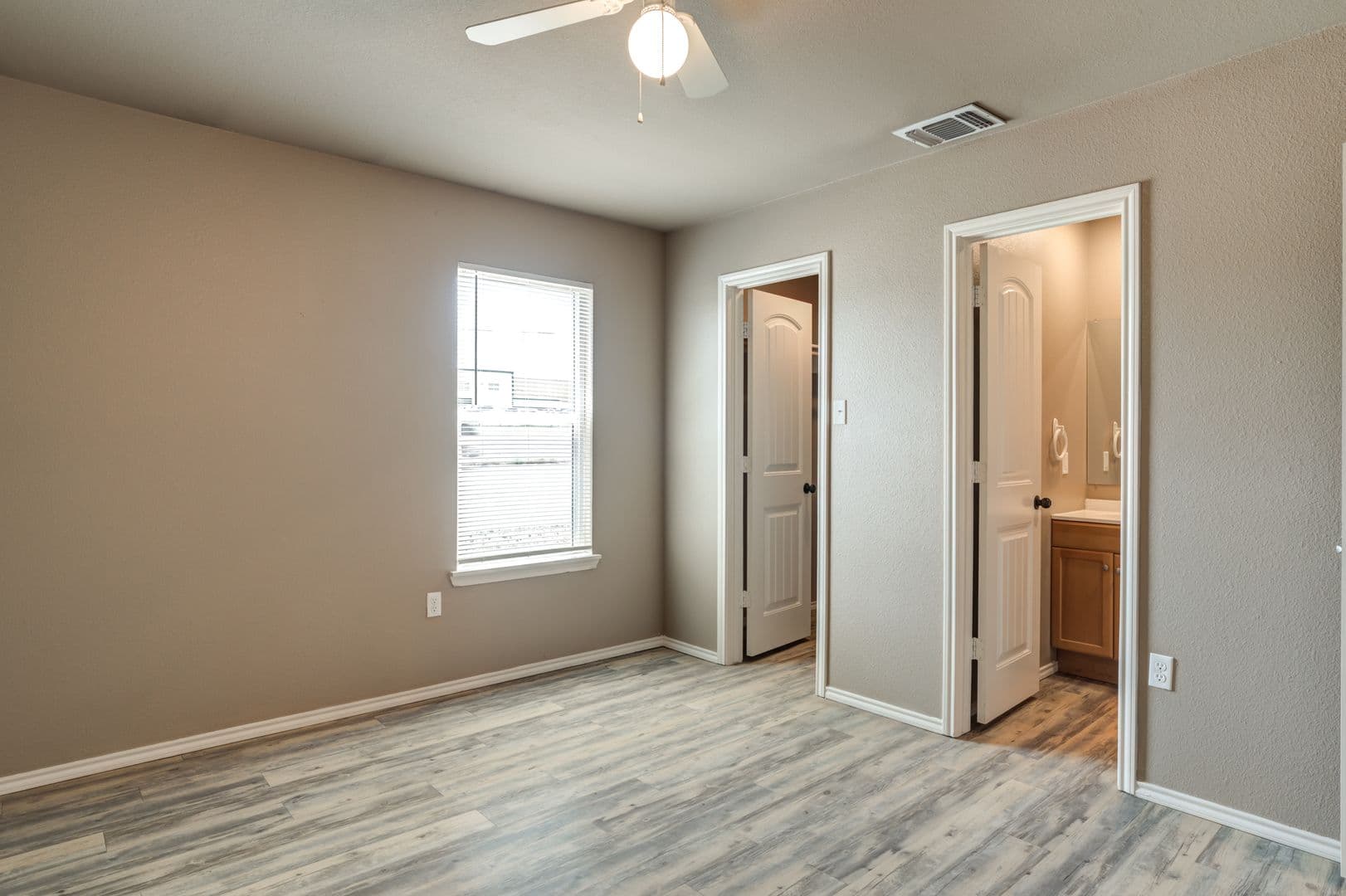 Lubbock House: 2223 E Main