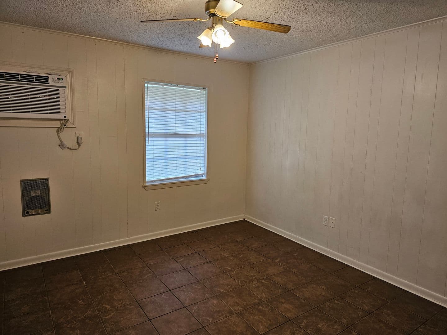 Hammond Apartment: 44188 S. Baptist Road