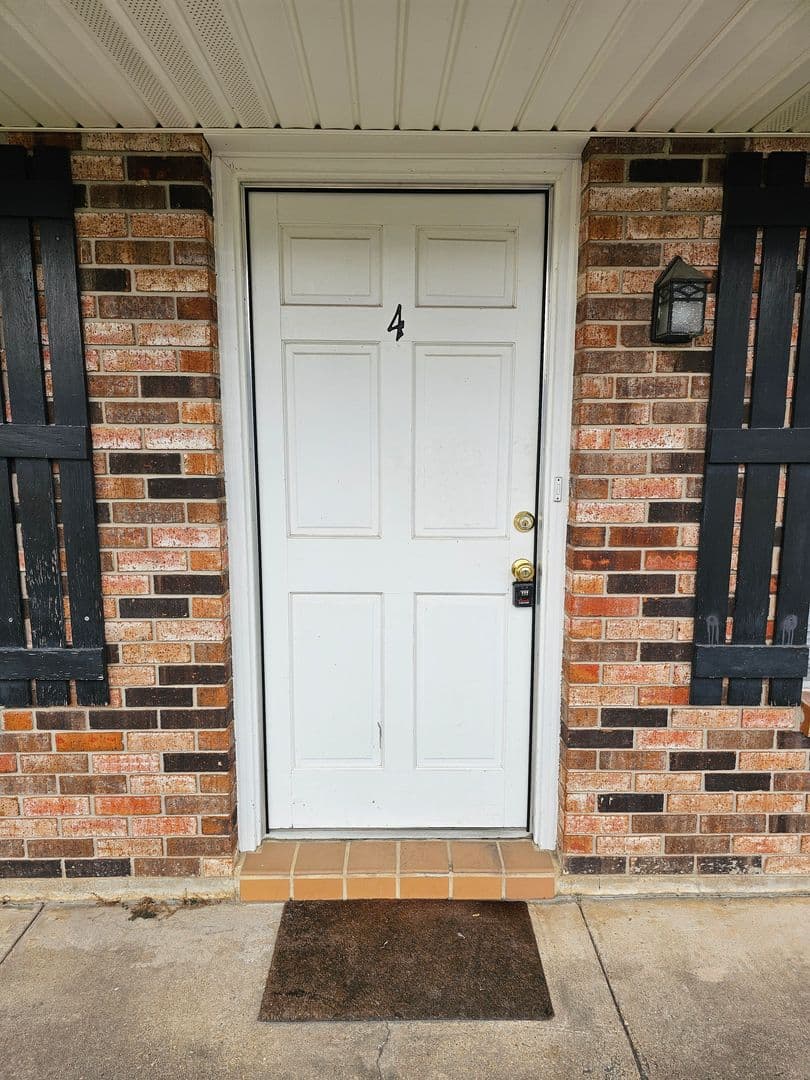 Hammond Apartment: 44188 S. Baptist Road