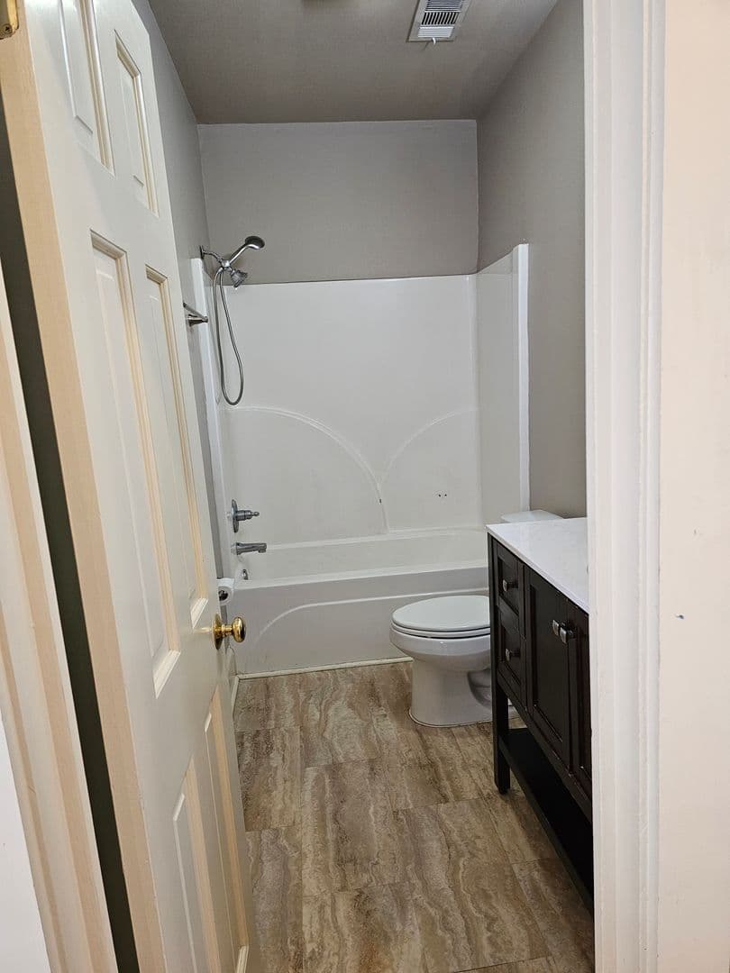 Hammond Apartment: 114 N. Cypress Street