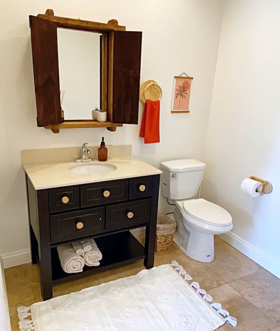 Encinitas House: 837 4th Street