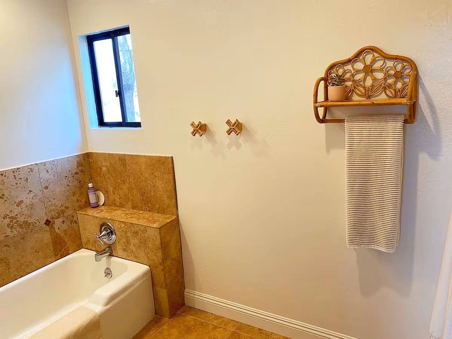Encinitas House: 837 4th Street