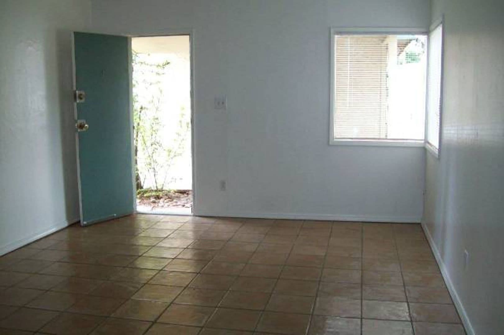 Tempe House: 524 W Howe