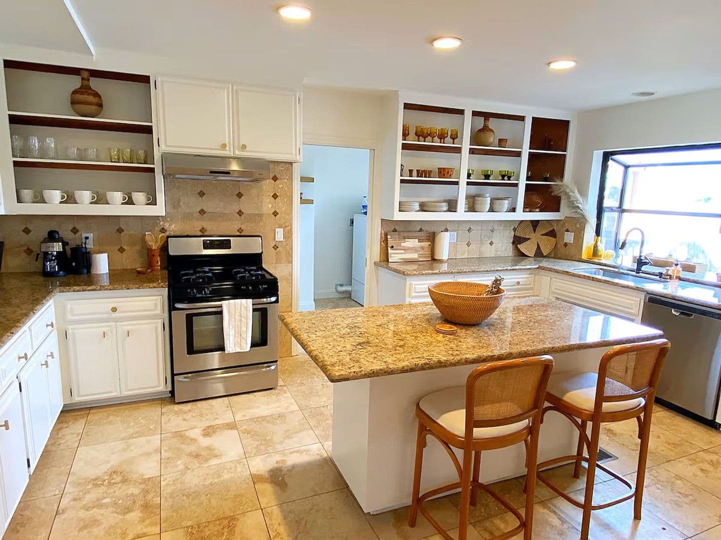 Encinitas House: 837 4th Street