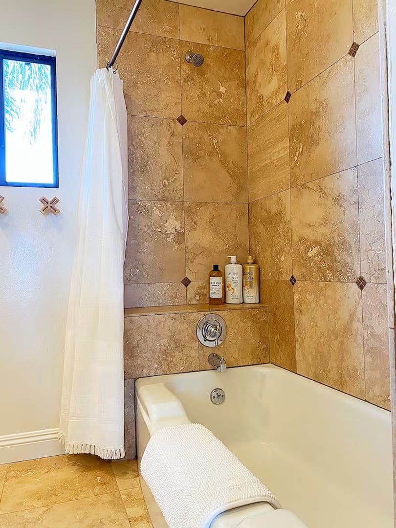 Encinitas House: 837 4th Street