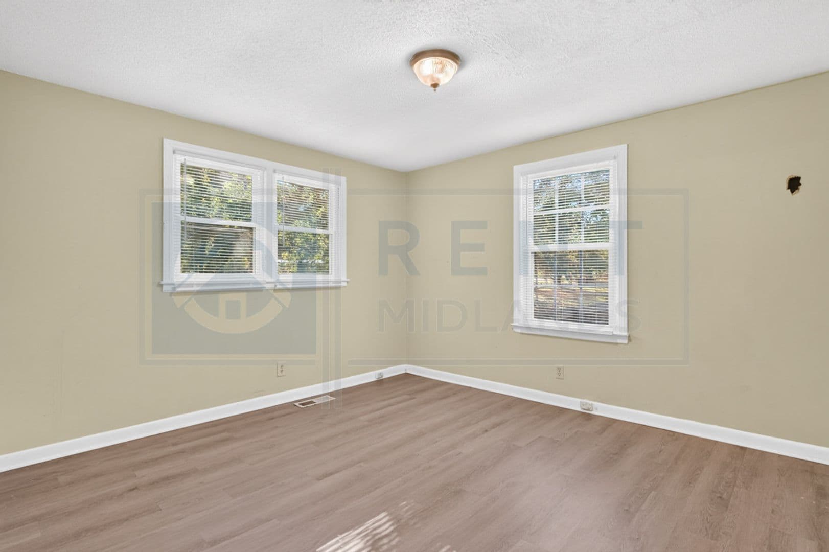 Columbia House: 501 Fore Ave