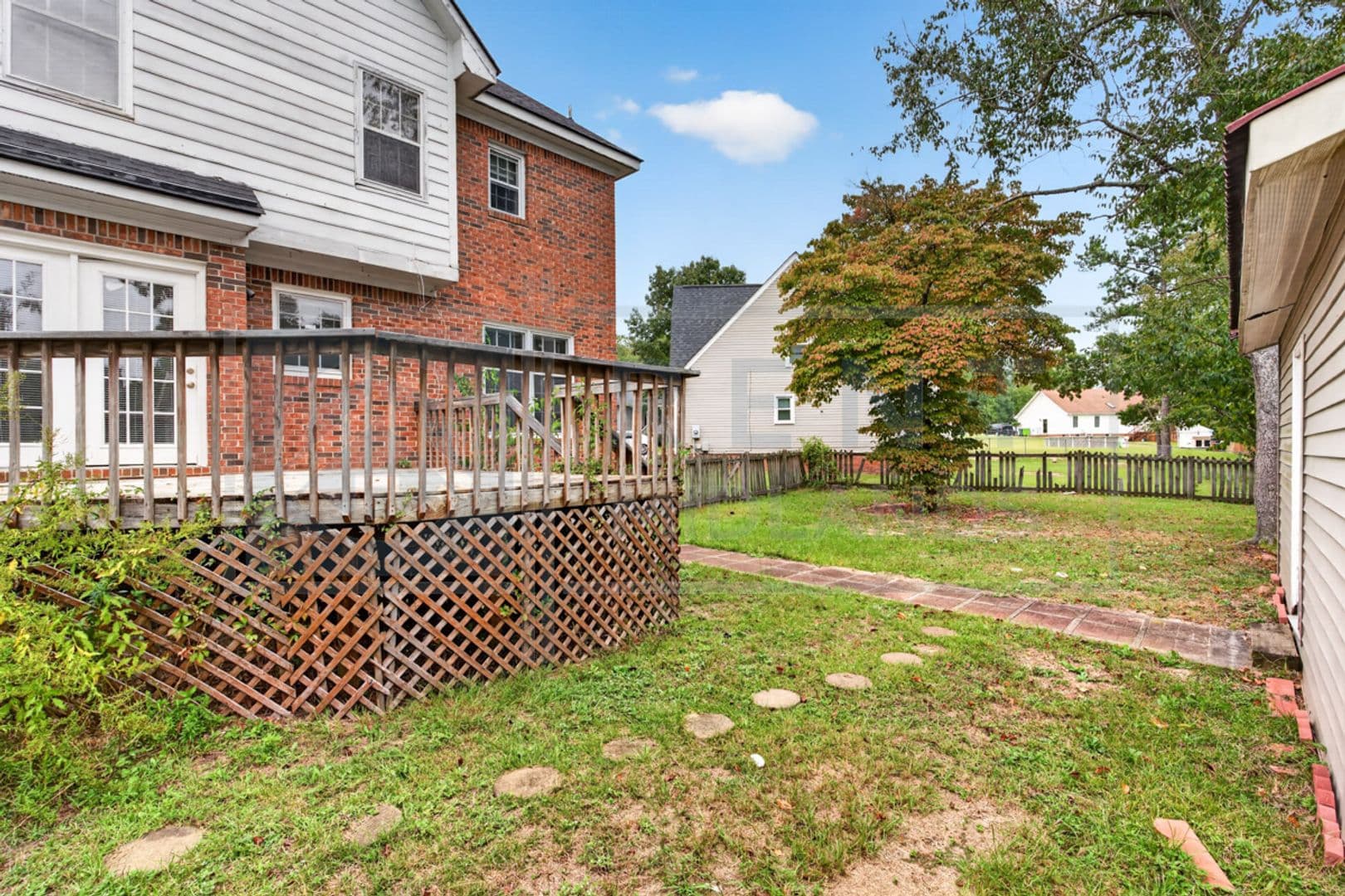 Columbia House: 120 Greenglen Dr