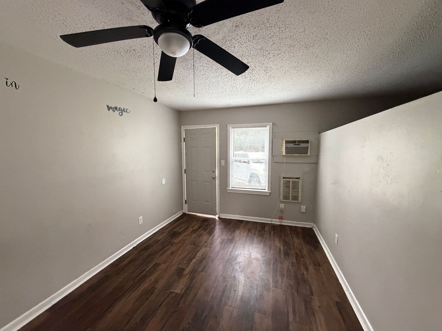 Newberry Apartment: McCravy St