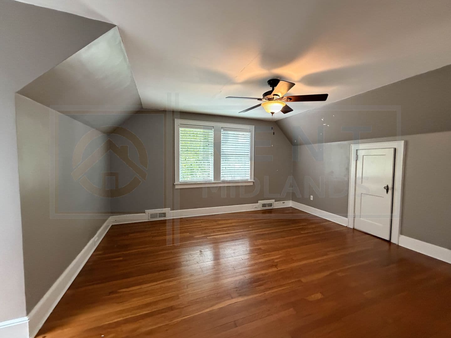 Columbia Apartment: 3925 Rosewood Dr.