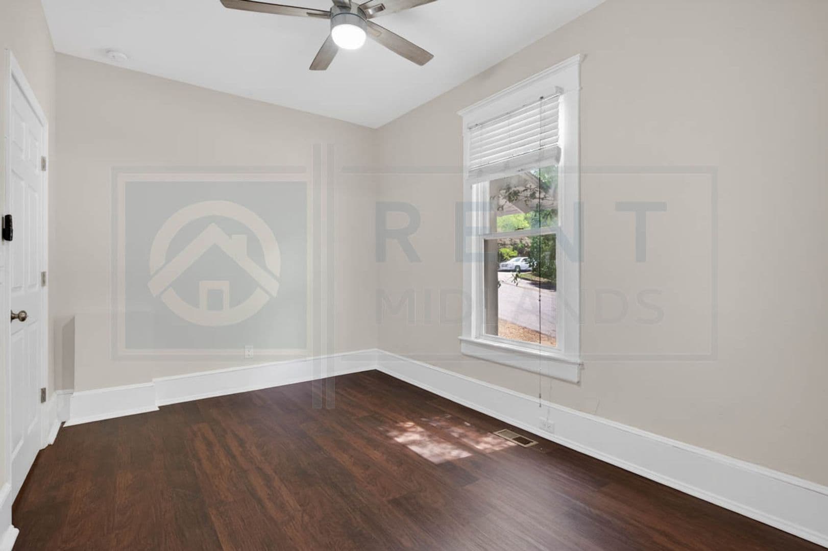 Columbia Apartment: 2901 Park St.