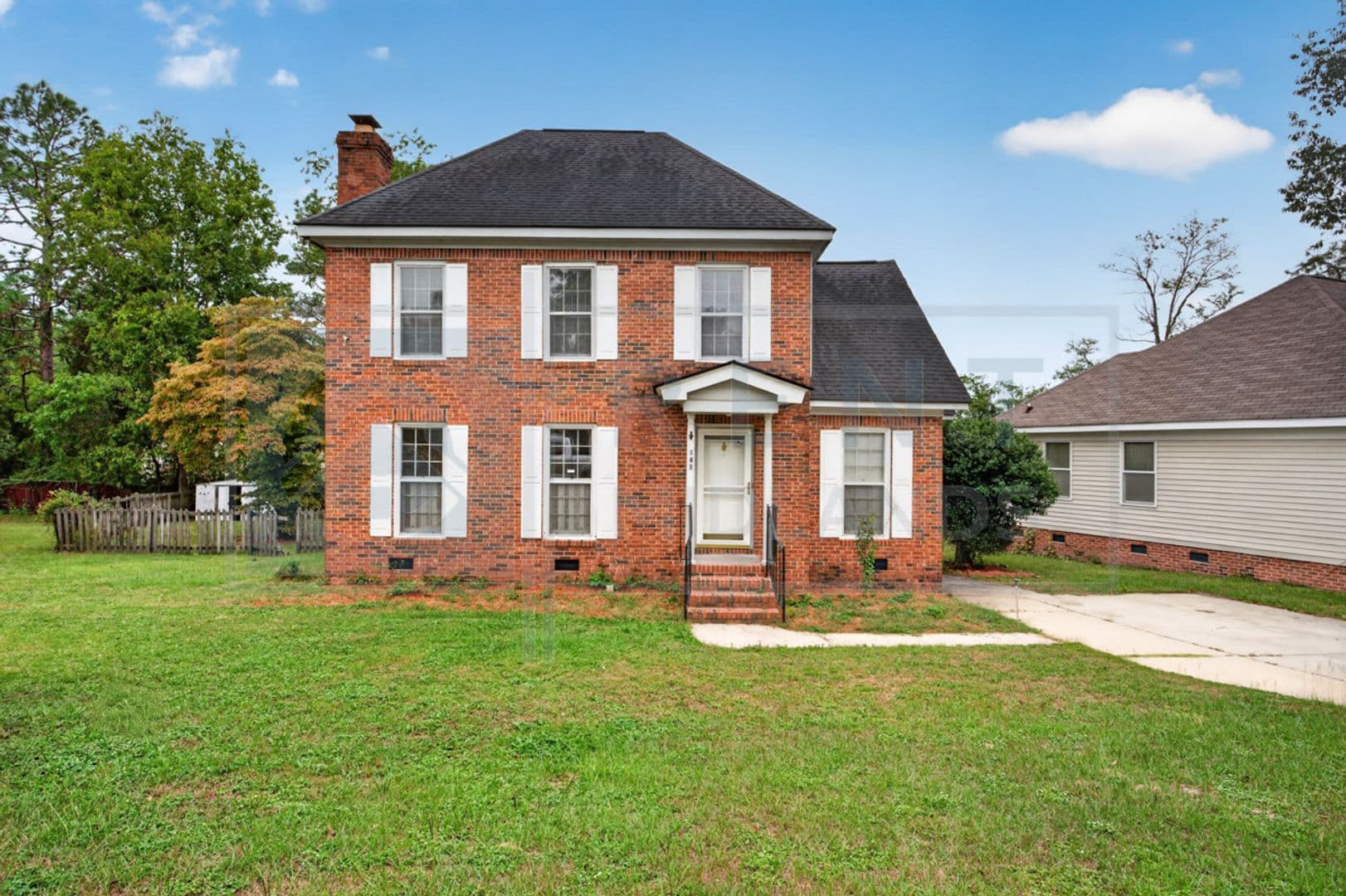 Columbia House: 120 Greenglen Dr