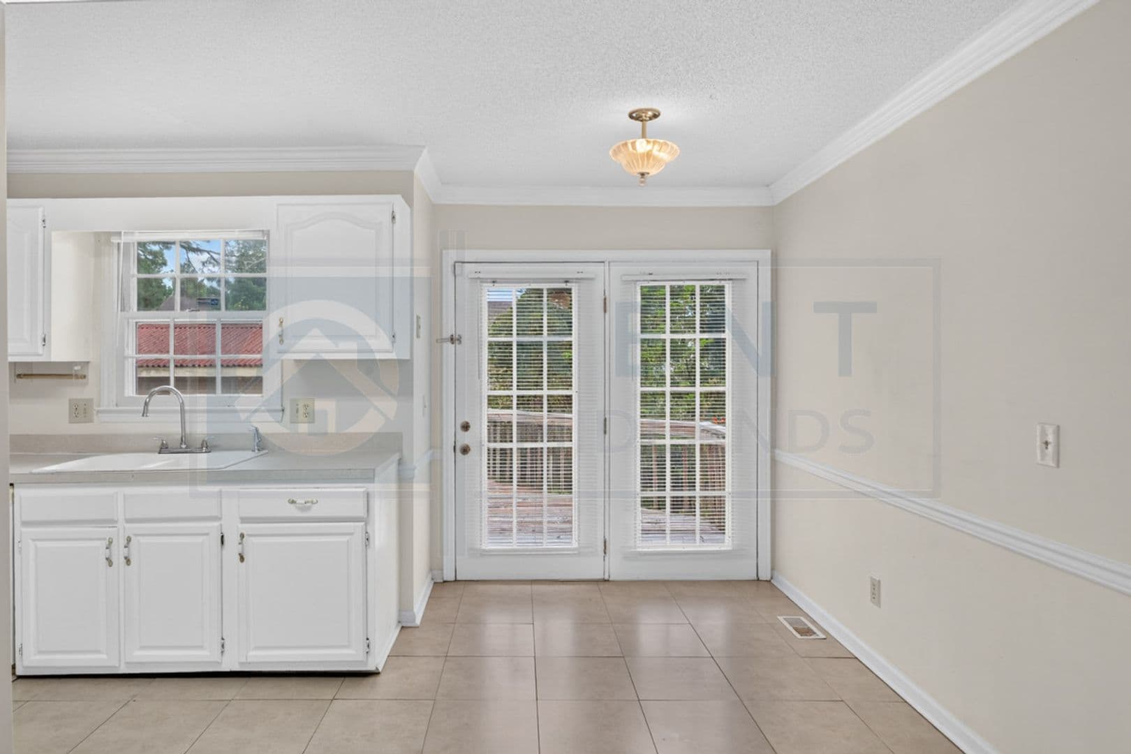 Columbia House: 120 Greenglen Dr