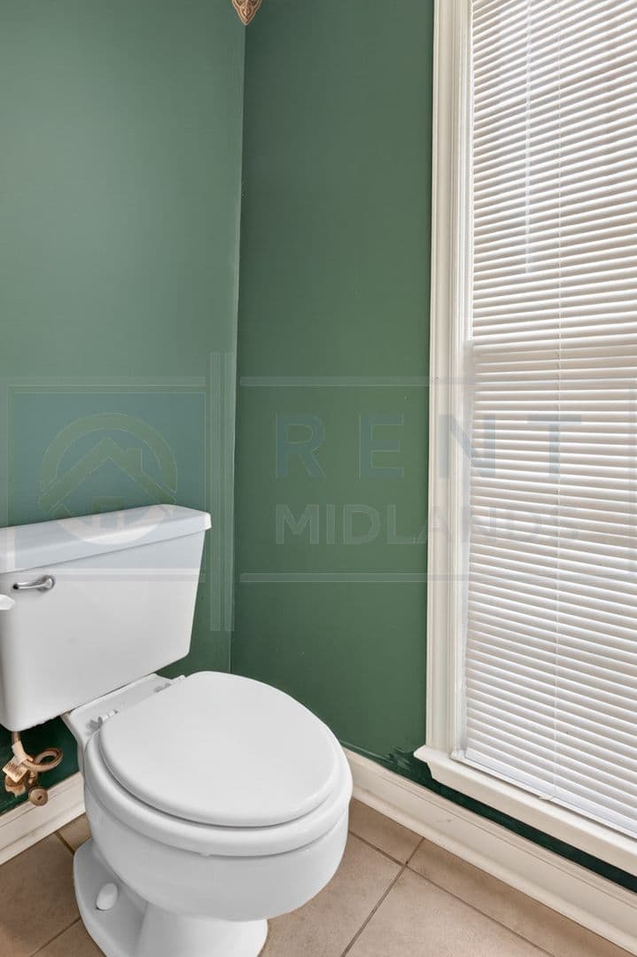 Columbia House: 120 Greenglen Dr