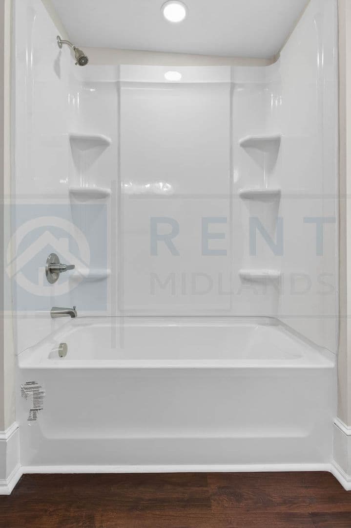 Columbia Apartment: 2901 Park St.