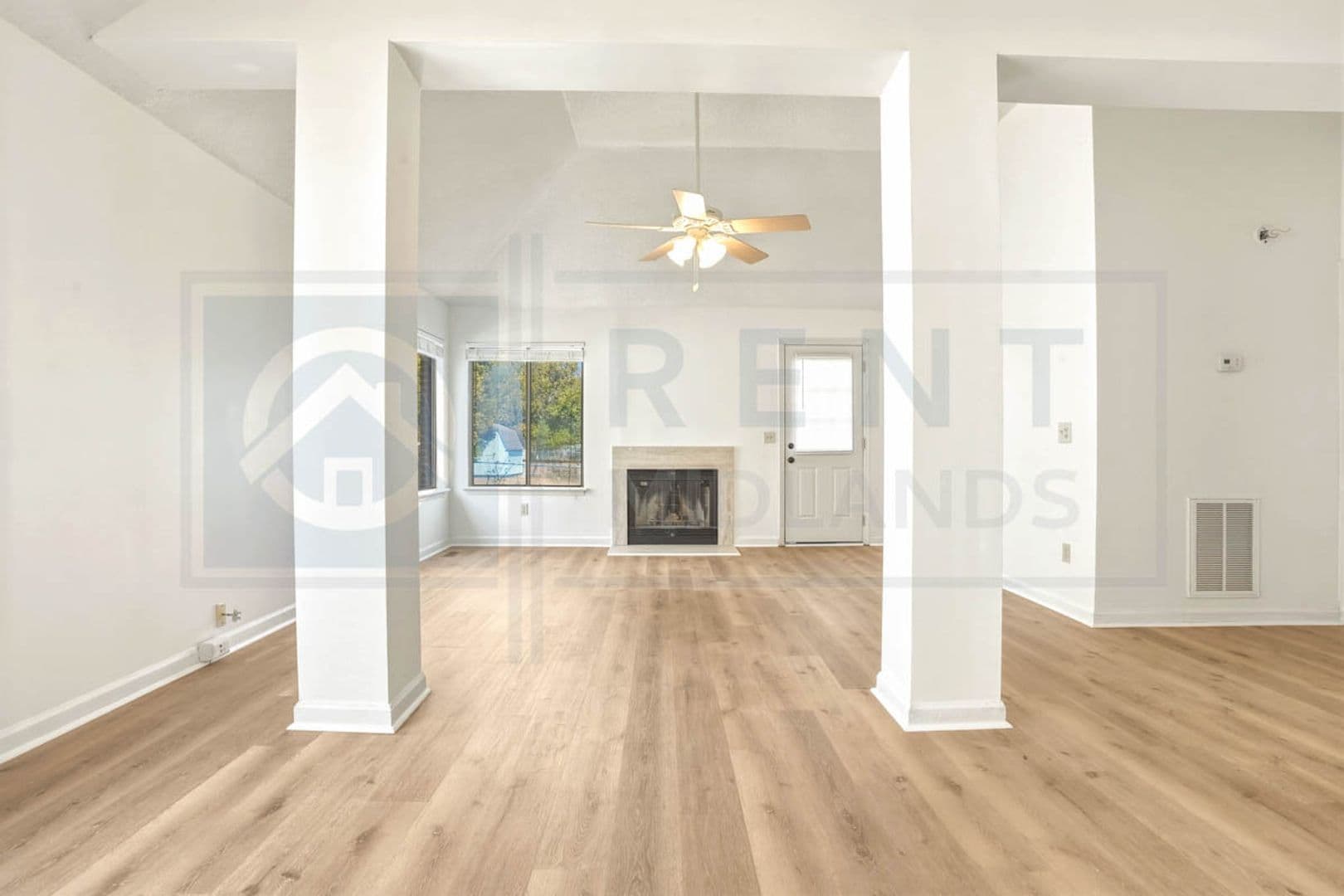 Columbia House: 6 Huntcliff Ct.