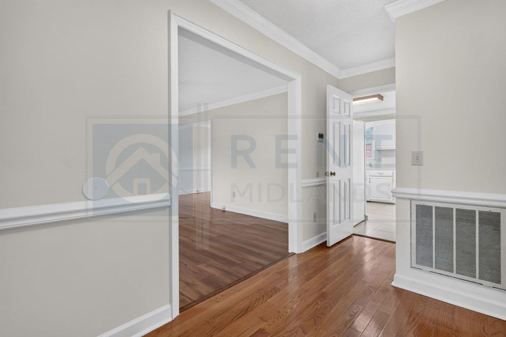 Columbia House: 120 Greenglen Dr