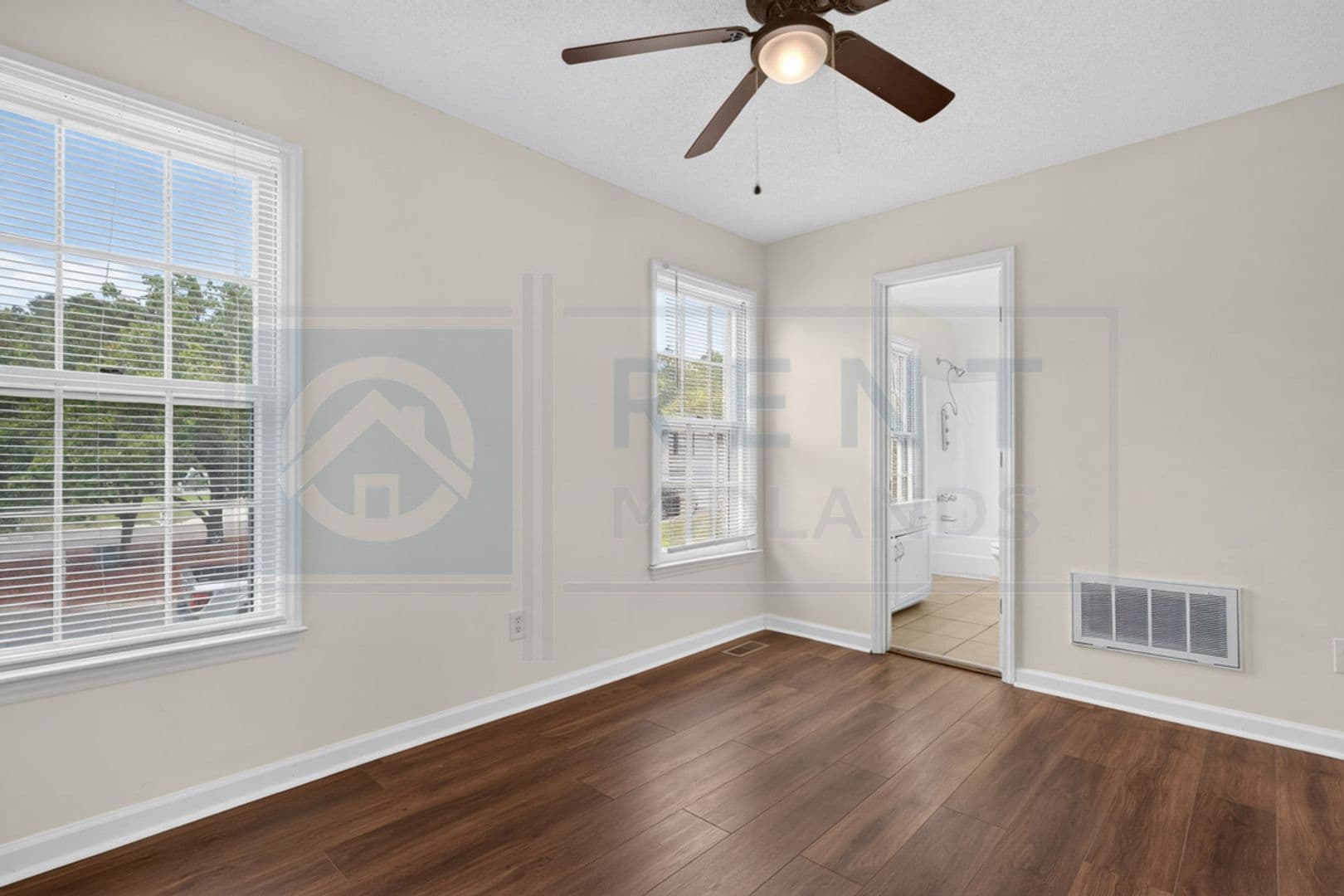 Columbia House: 120 Greenglen Dr