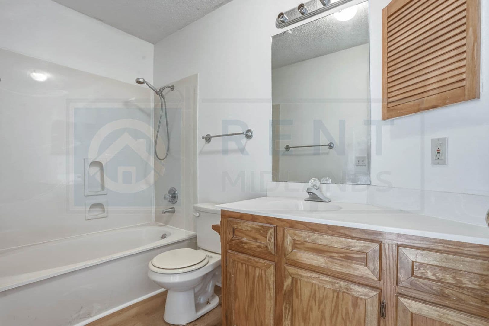 Columbia House: 6 Huntcliff Ct.