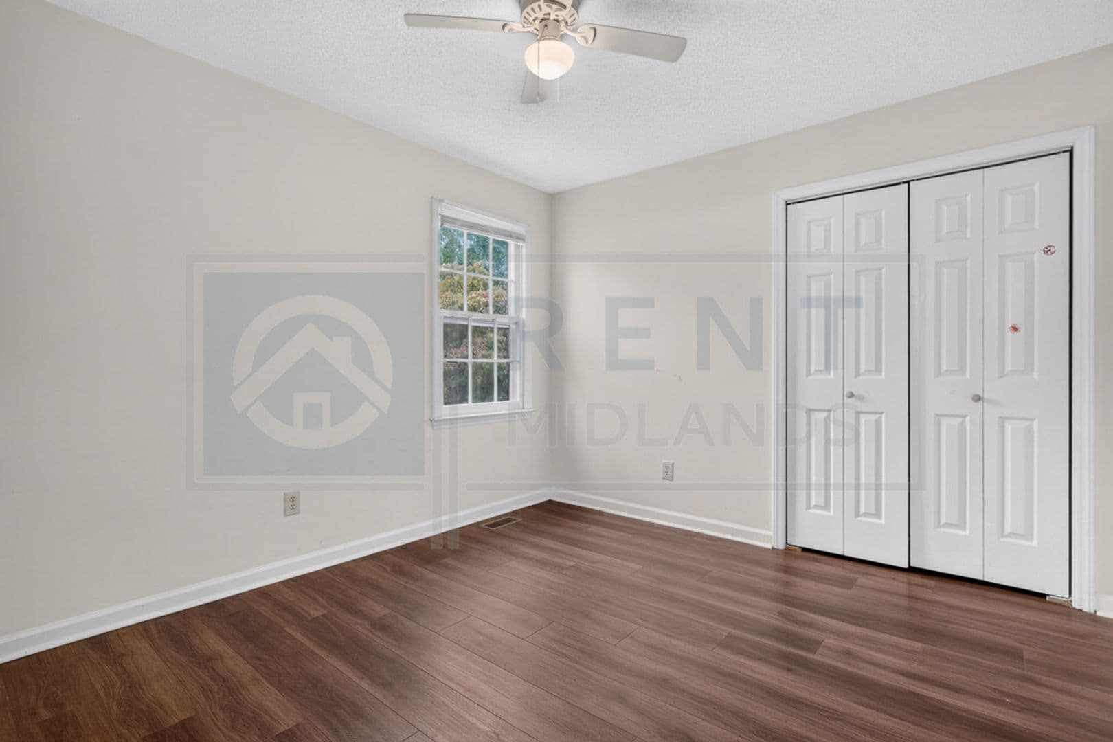 Columbia House: 120 Greenglen Dr