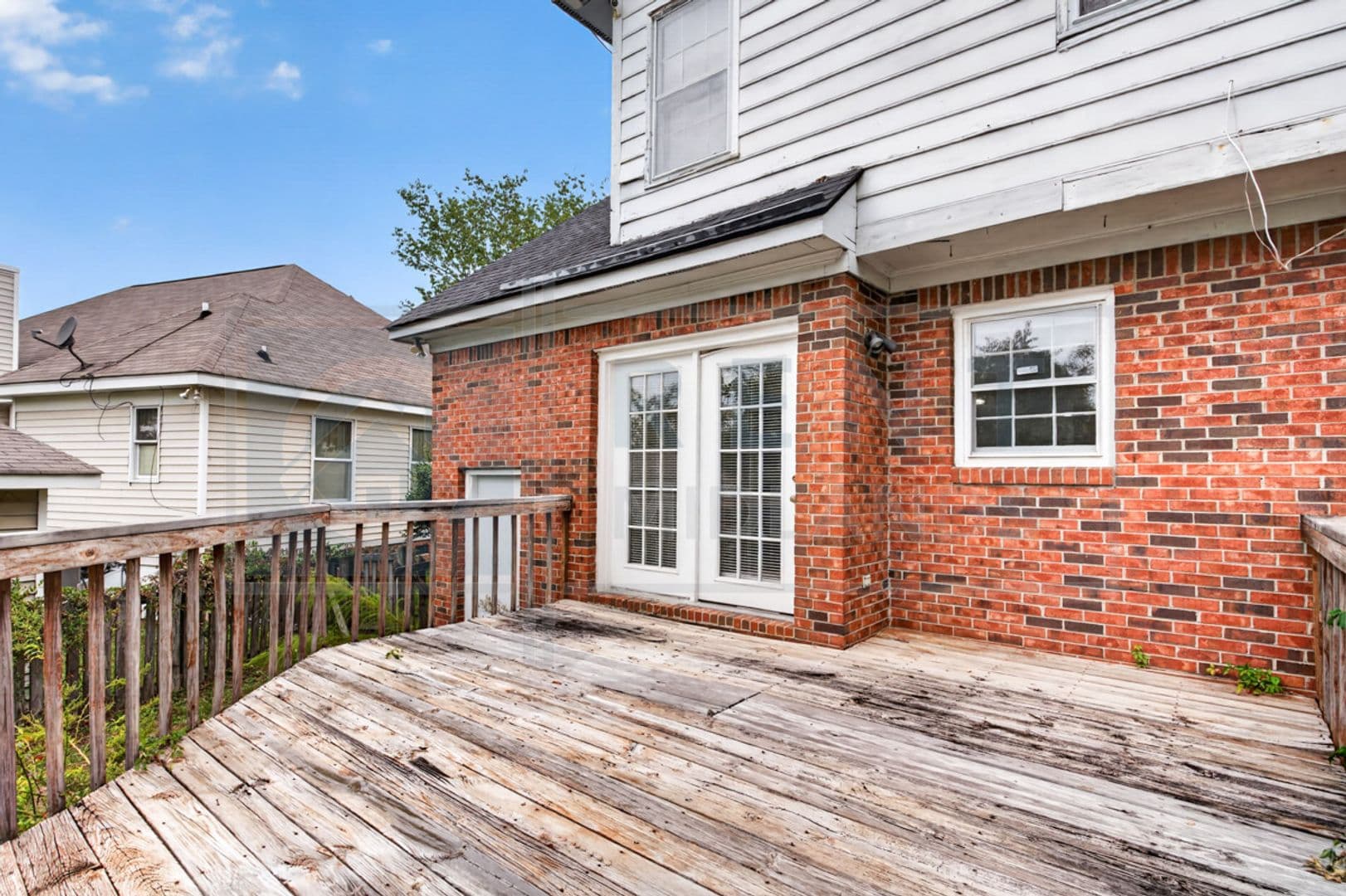 Columbia House: 120 Greenglen Dr