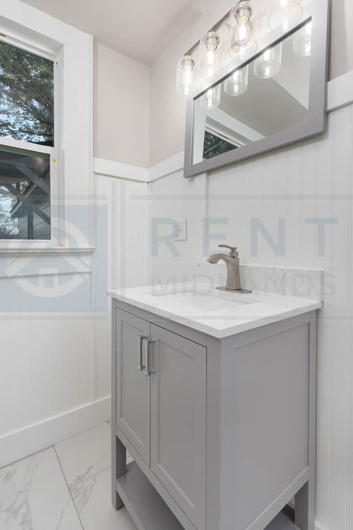 Columbia House: 2903 Trenholm Rd
