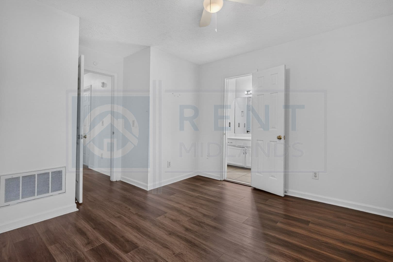 Columbia House: 120 Greenglen Dr