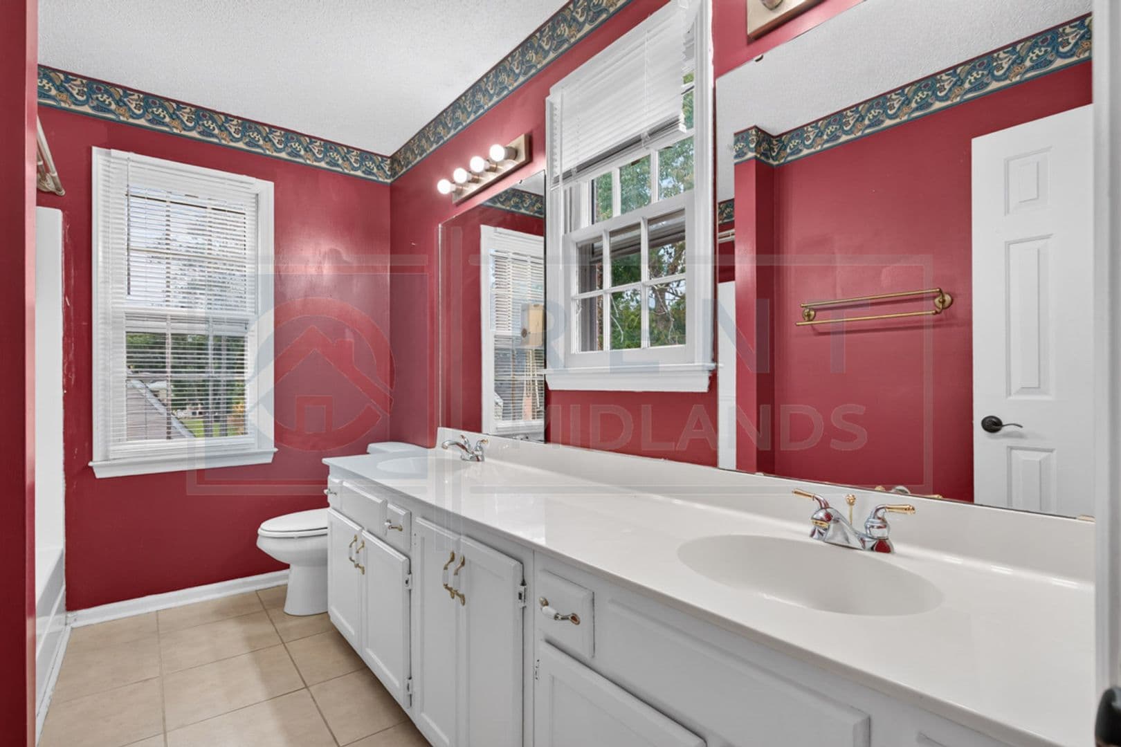 Columbia House: 120 Greenglen Dr