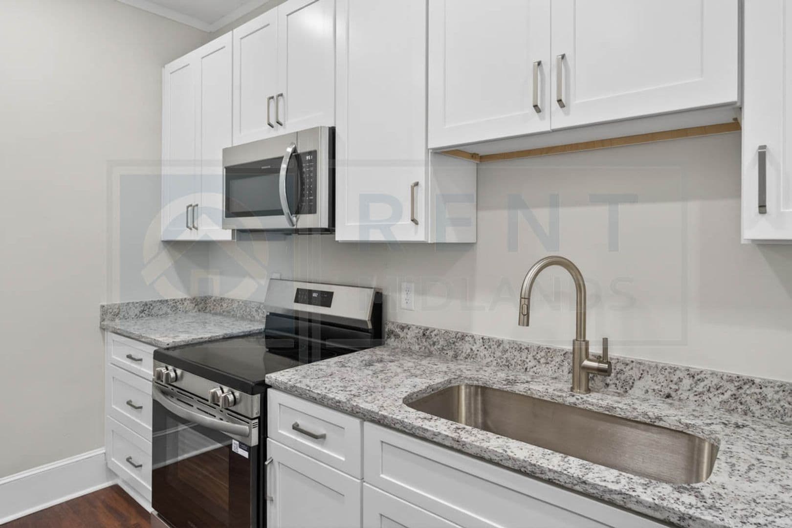 Columbia Apartment: 2901 Park St.
