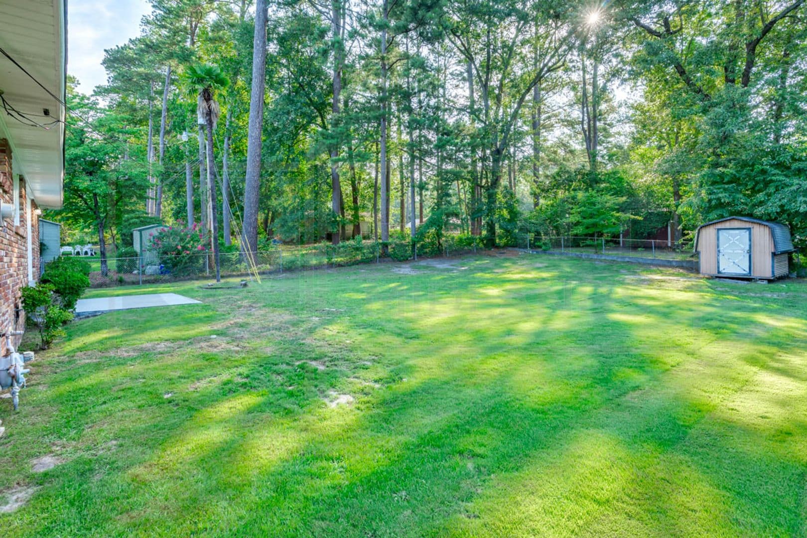 Columbia House: 2532 Parkwood Dr