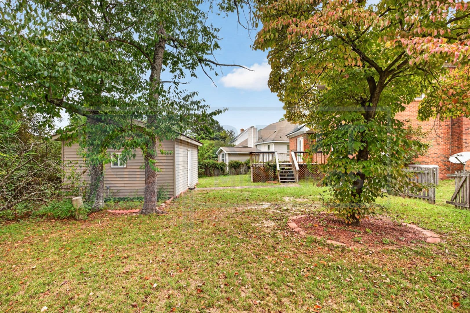 Columbia House: 120 Greenglen Dr