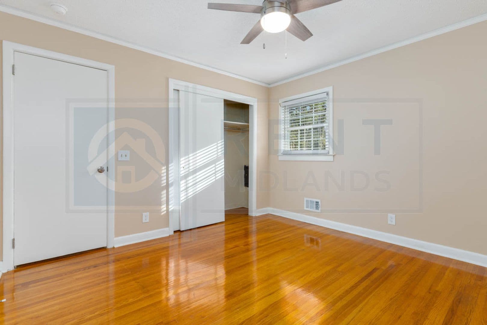 Columbia House: 2532 Parkwood Dr