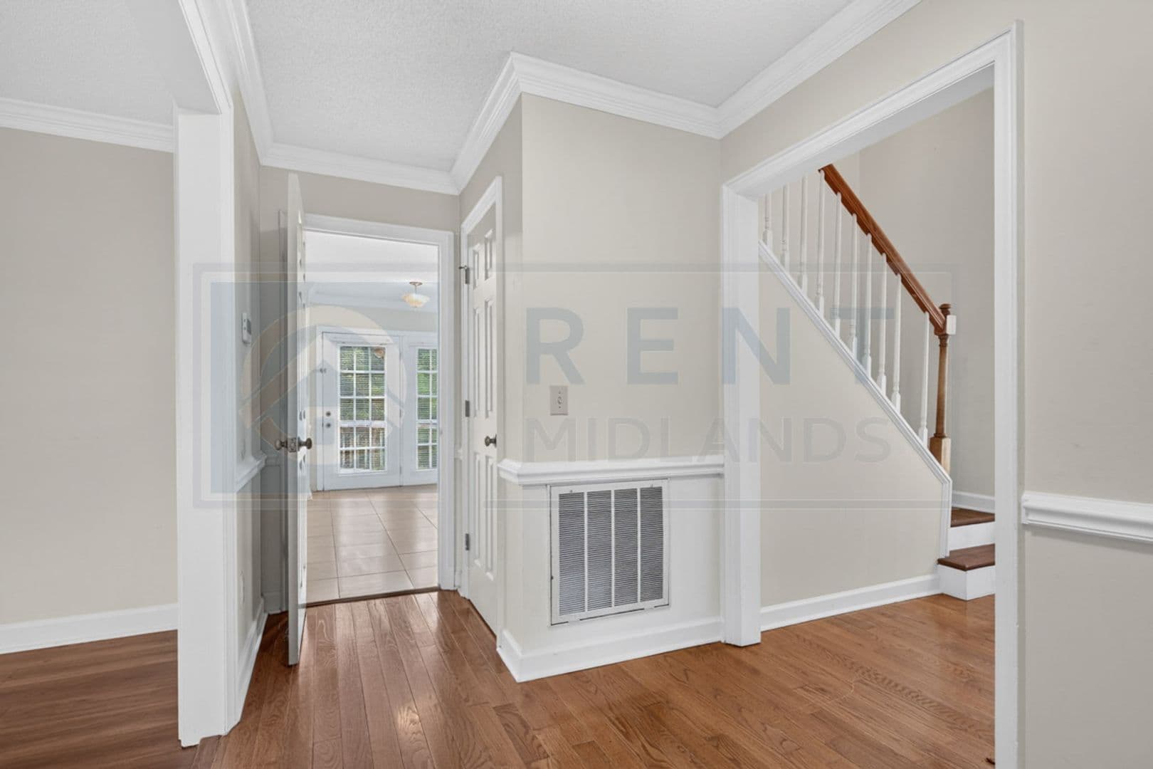 Columbia House: 120 Greenglen Dr