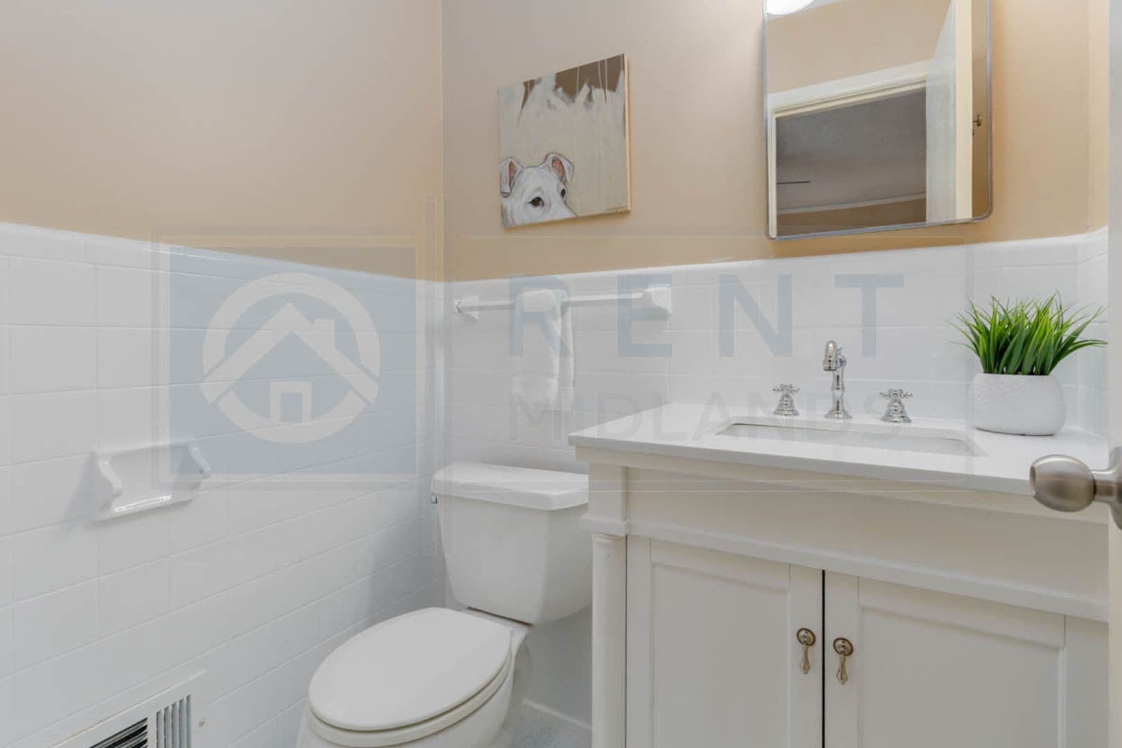 Columbia House: 2532 Parkwood Dr