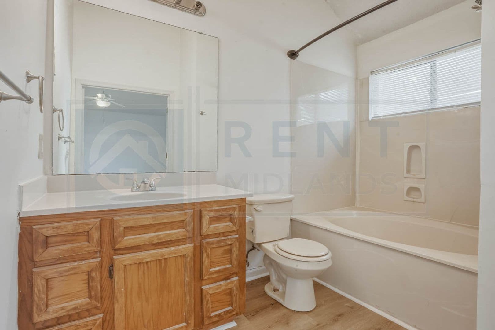 Columbia House: 6 Huntcliff Ct.