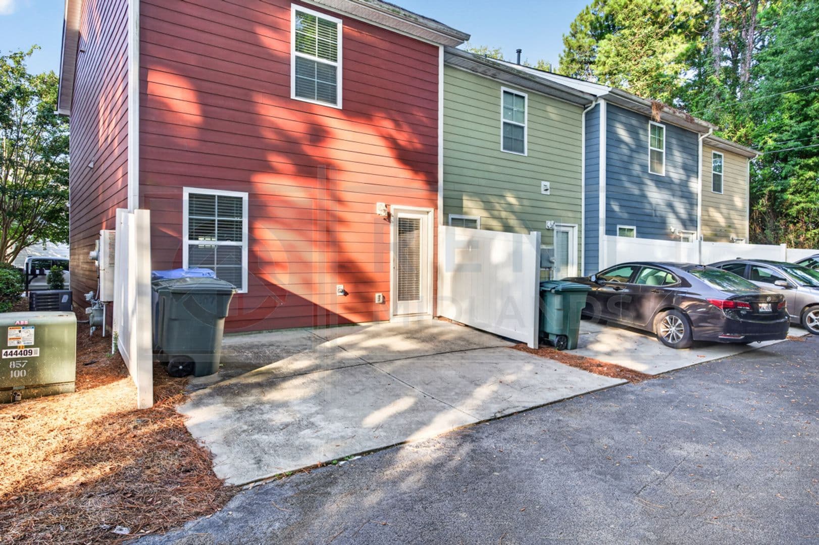 Columbia House: 107 Top Forest Drive
