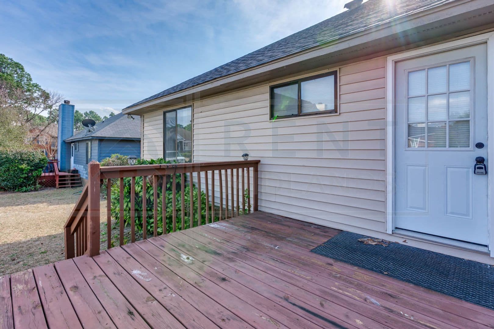 Columbia House: 6 Huntcliff Ct.