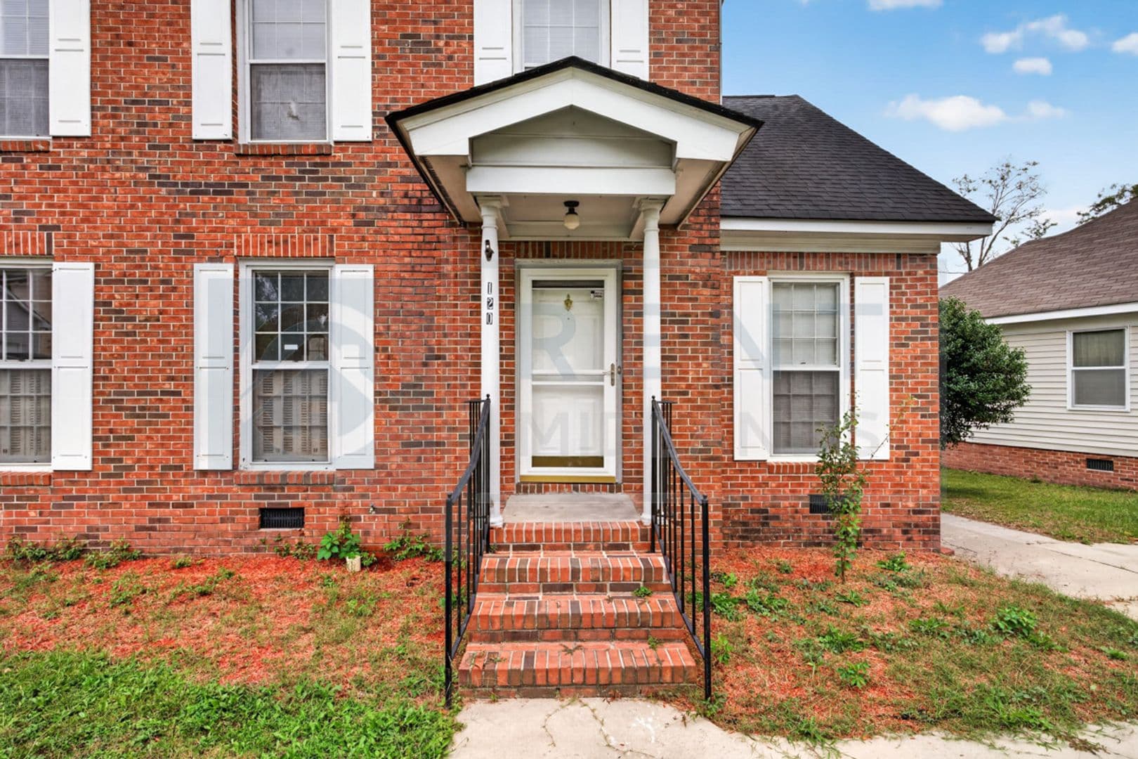 Columbia House: 120 Greenglen Dr