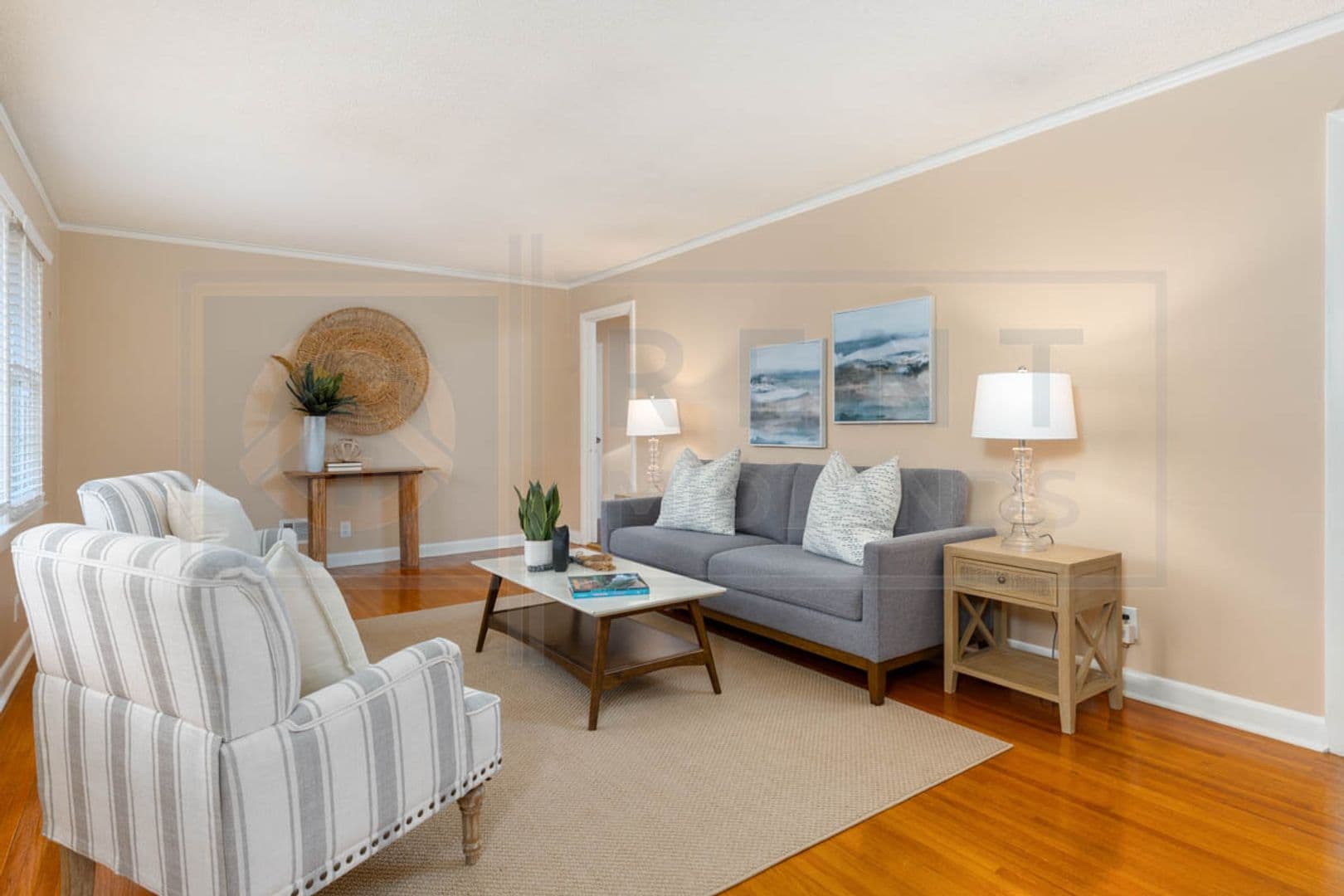 Columbia House: 2532 Parkwood Dr