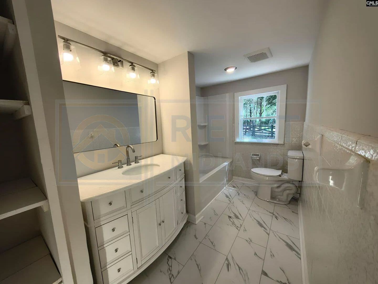 Blythewood House: 804 Sandfield Rd