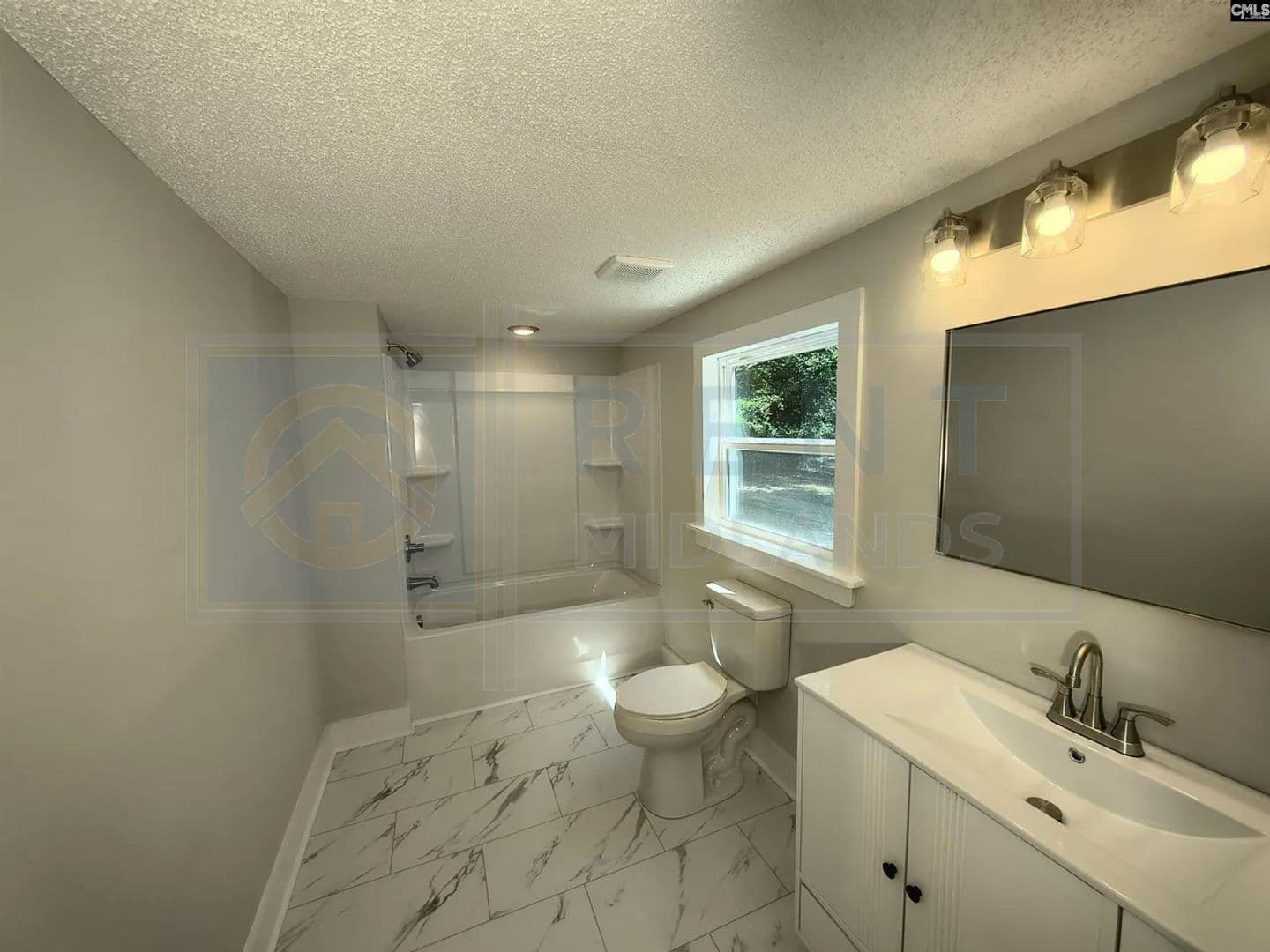 Blythewood House: 804 Sandfield Rd