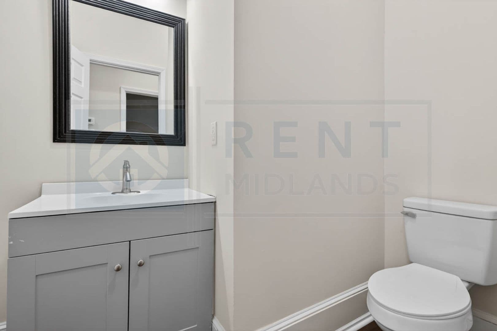 Columbia Apartment: 2901 Park St.