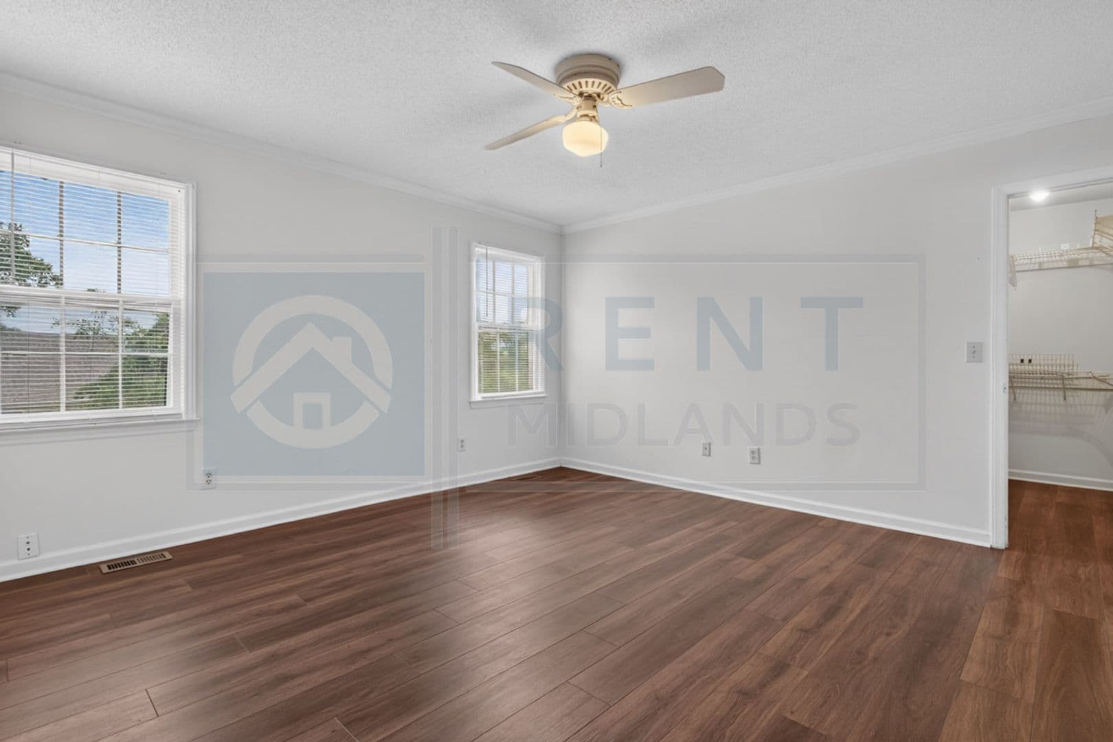 Columbia House: 120 Greenglen Dr