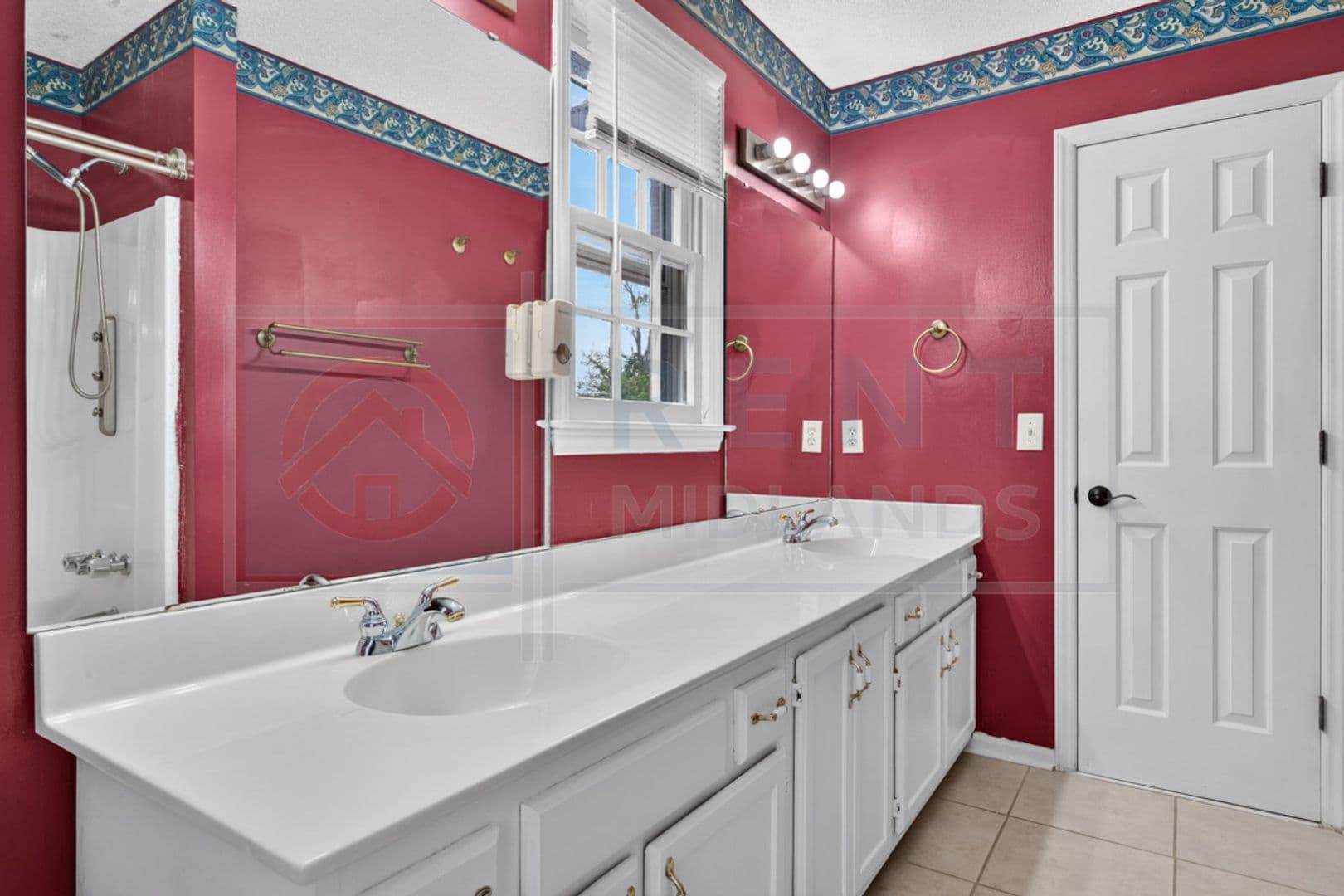 Columbia House: 120 Greenglen Dr