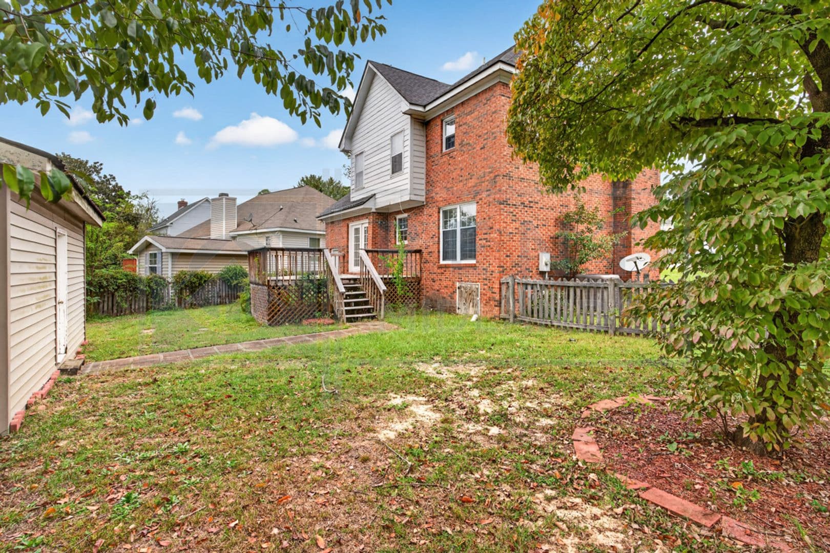 Columbia House: 120 Greenglen Dr