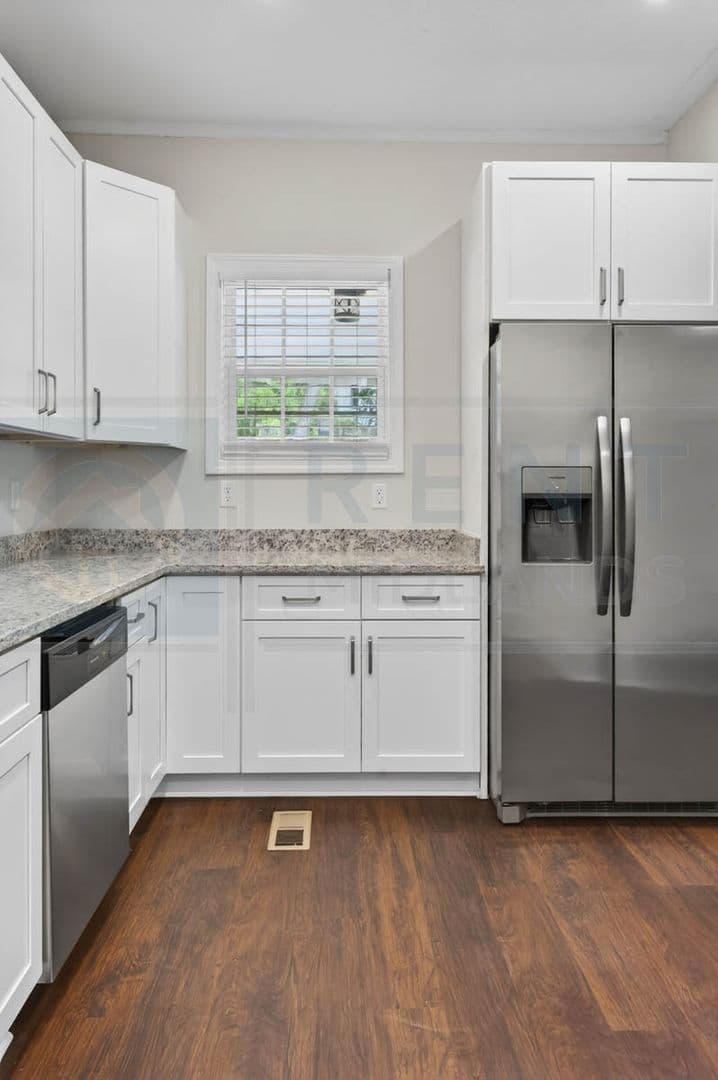 Columbia Apartment: 2901 Park St.