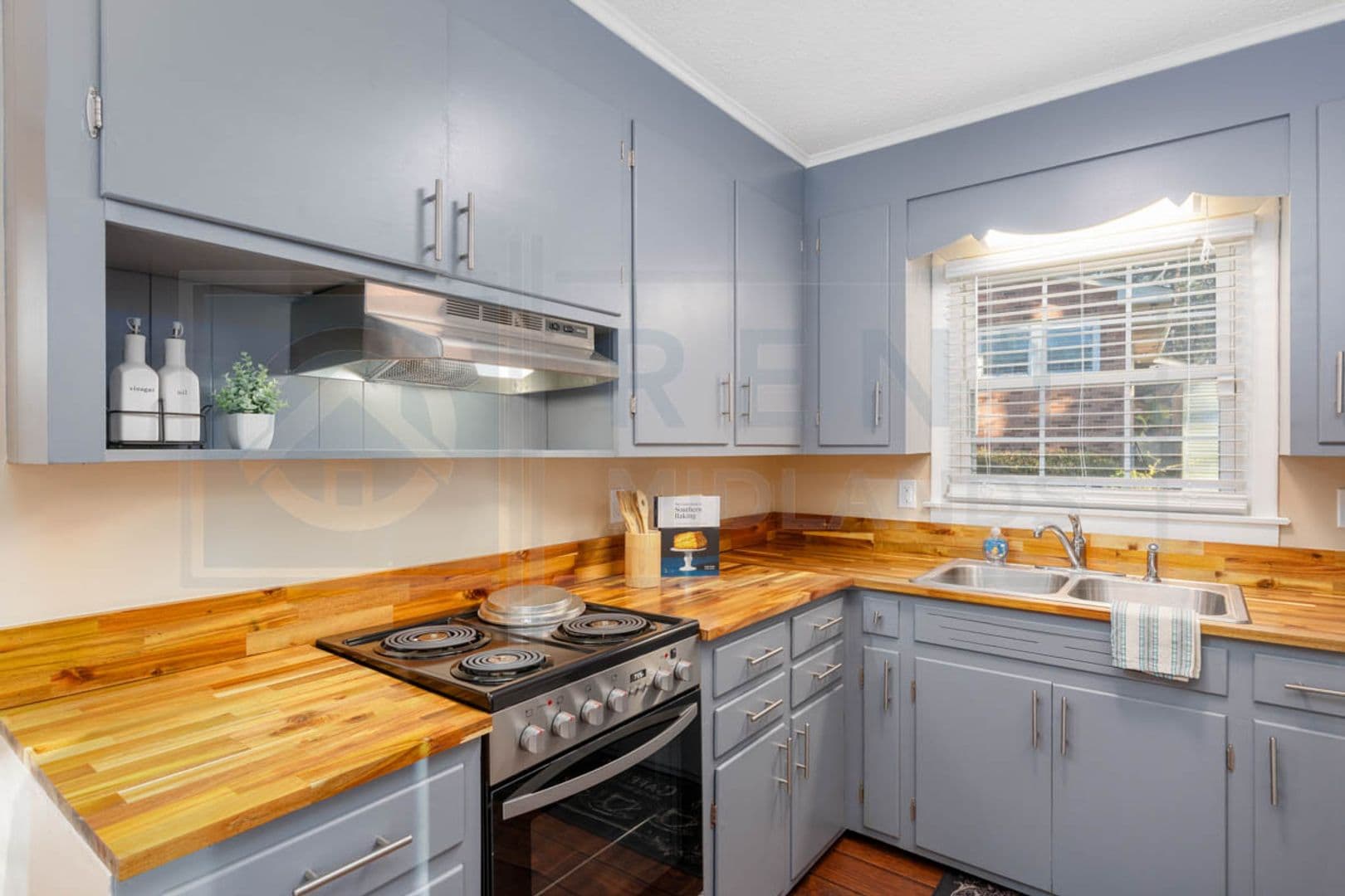 Columbia House: 2532 Parkwood Dr