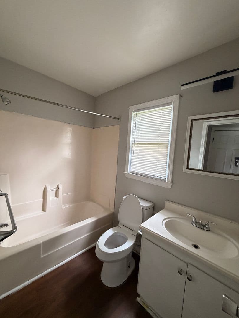 Newberry Apartment: McCravy St