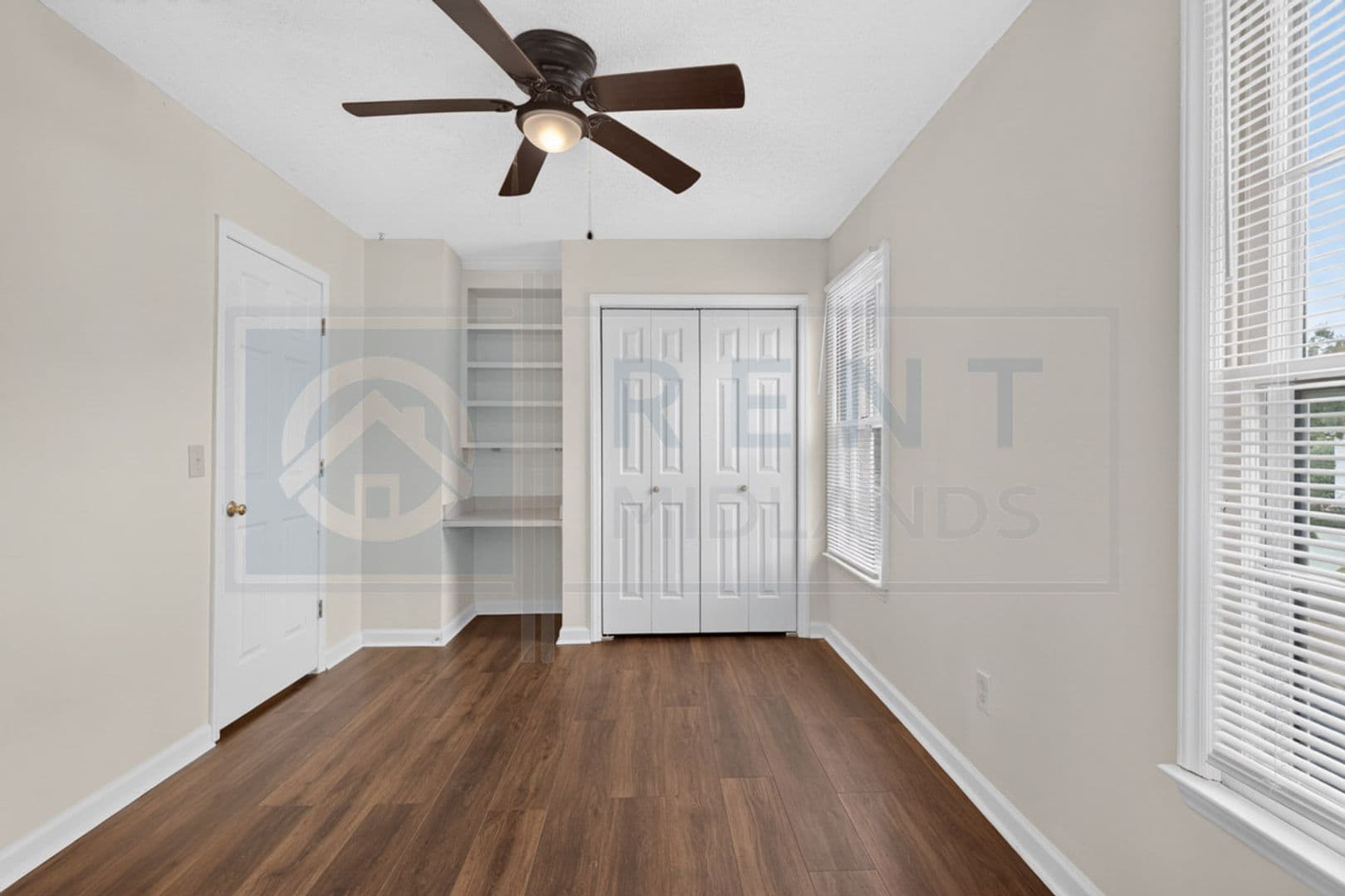 Columbia House: 120 Greenglen Dr