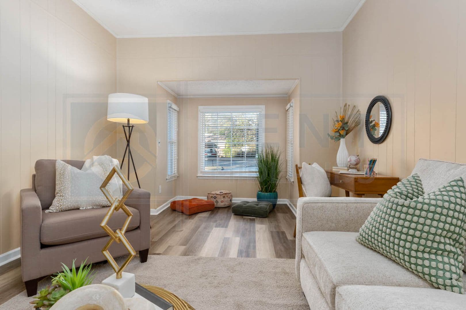 Columbia House: 2532 Parkwood Dr