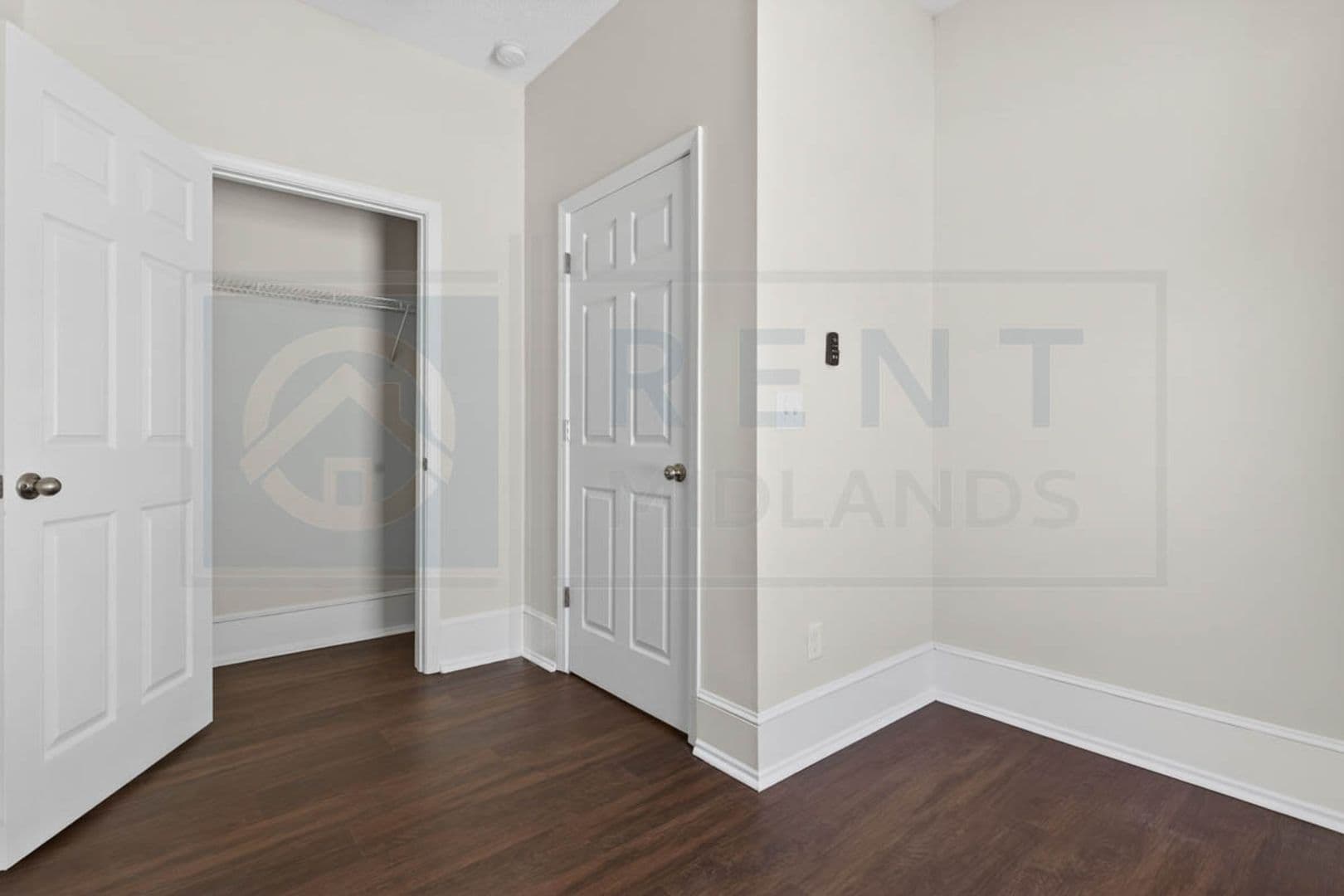 Columbia Apartment: 2901 Park St.